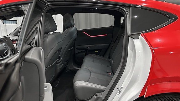 Vehicle Image 11