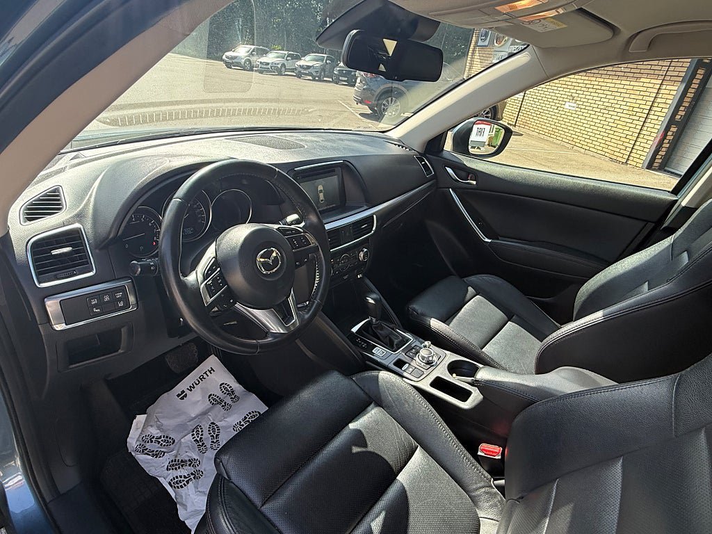 Vehicle Image 12