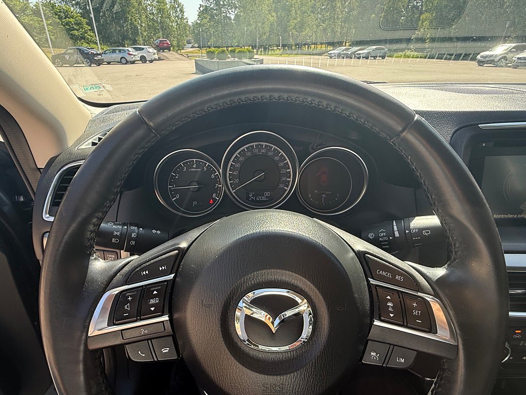 Vehicle Image 16