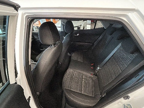 Vehicle Image 17