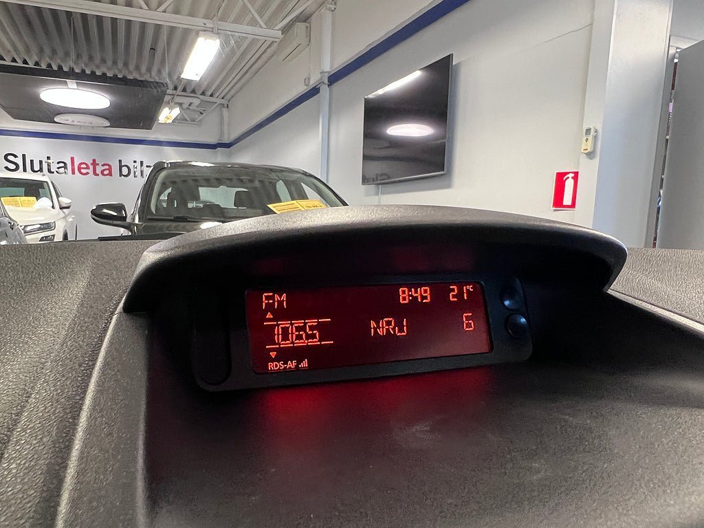 Vehicle Image 18
