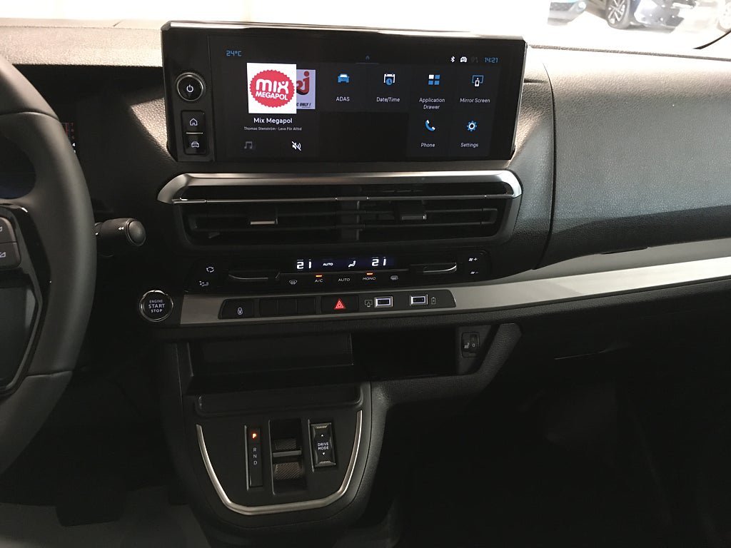 Vehicle Image 10