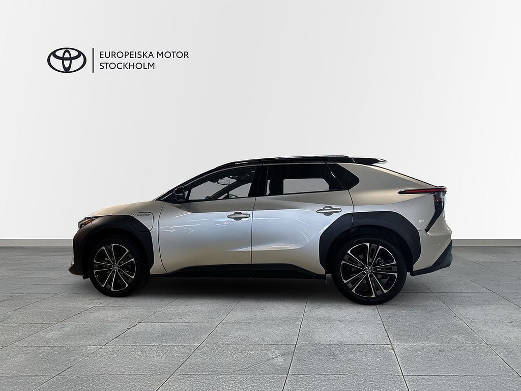 Vehicle Image 4