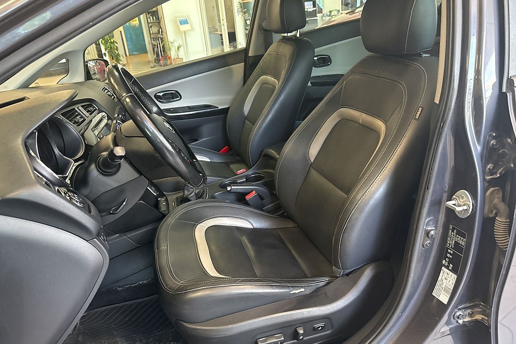 Vehicle Image 12