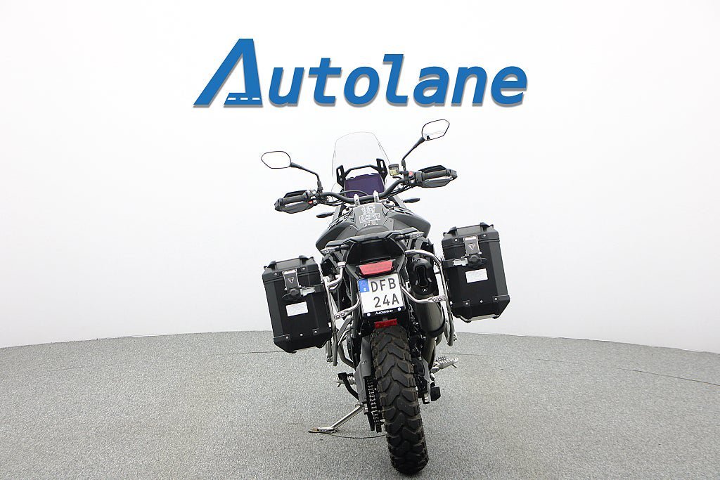 Vehicle Image 9