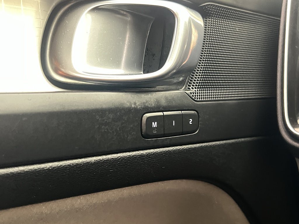Vehicle Image 29