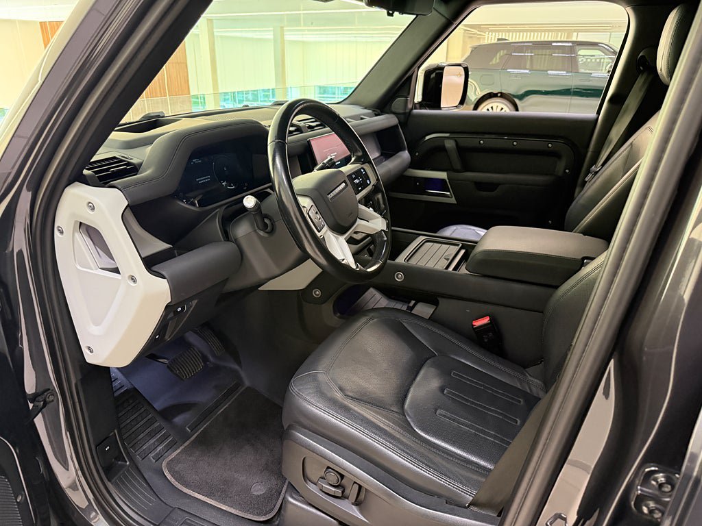 Vehicle Image 9