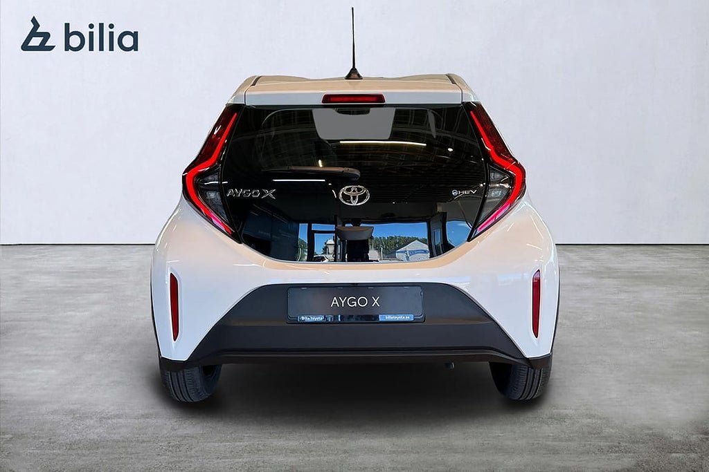 Vehicle Image 6