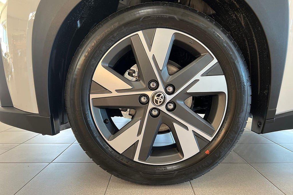 Vehicle Image 10