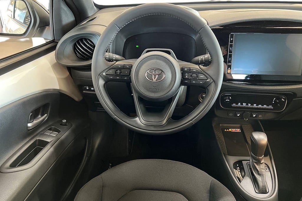 Vehicle Image 14