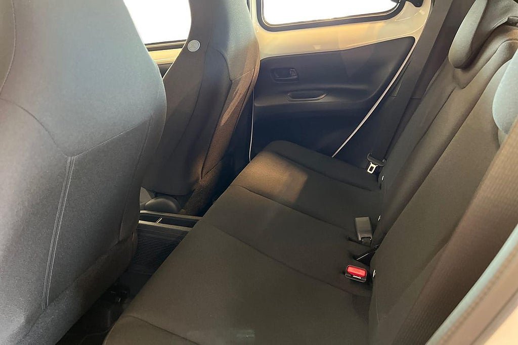 Vehicle Image 15