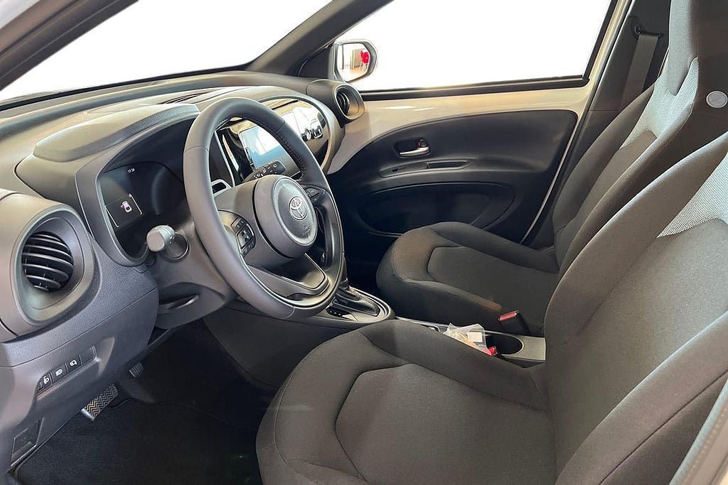 Vehicle Image 16