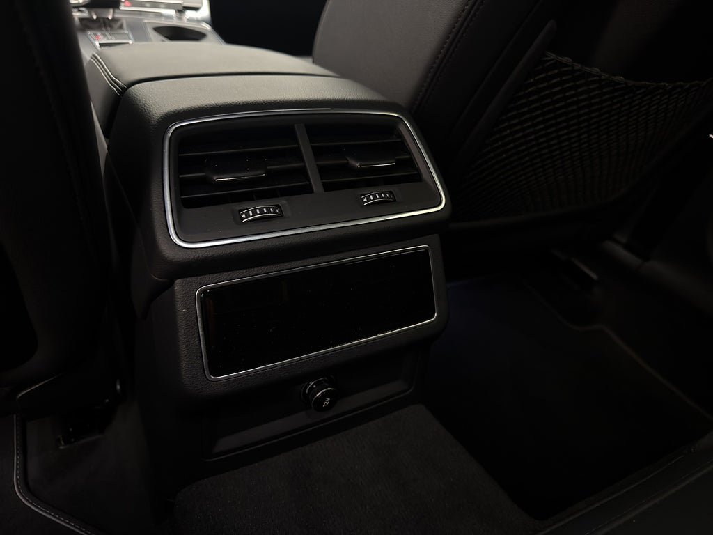 Vehicle Image 28