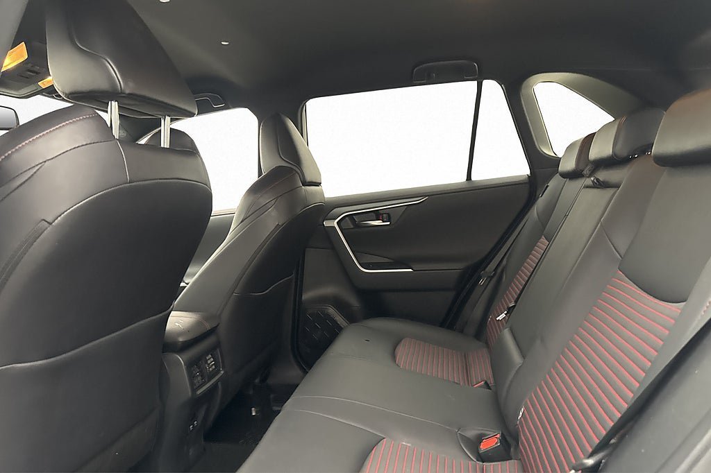 Vehicle Image 25