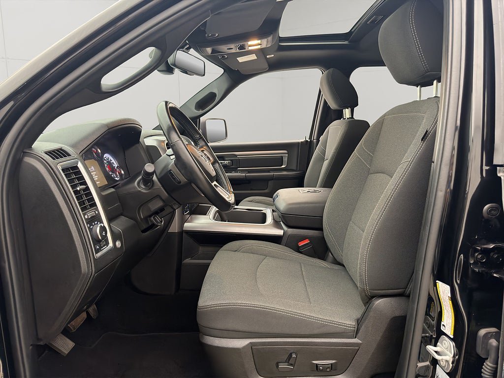 Vehicle Image 14