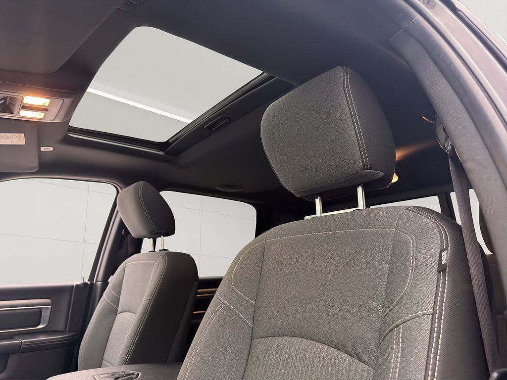 Vehicle Image 15
