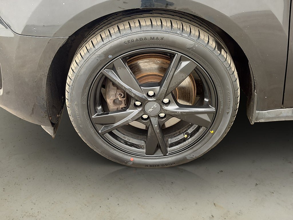 Vehicle Image 25