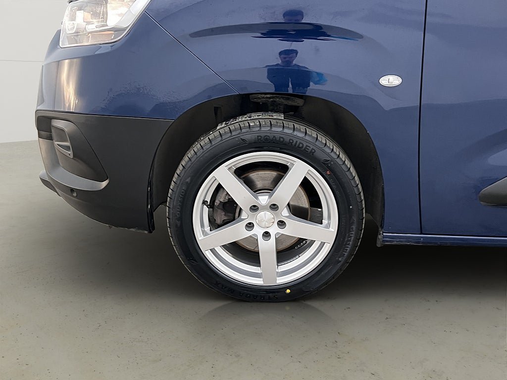 Vehicle Image 30