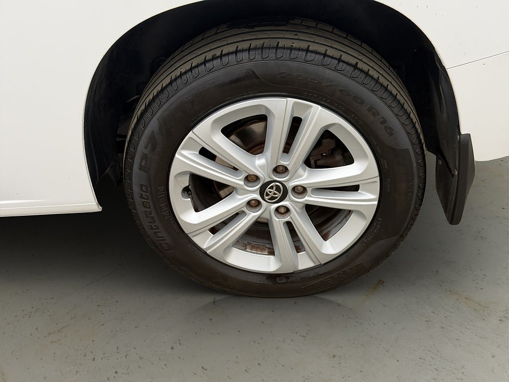 Vehicle Image 32