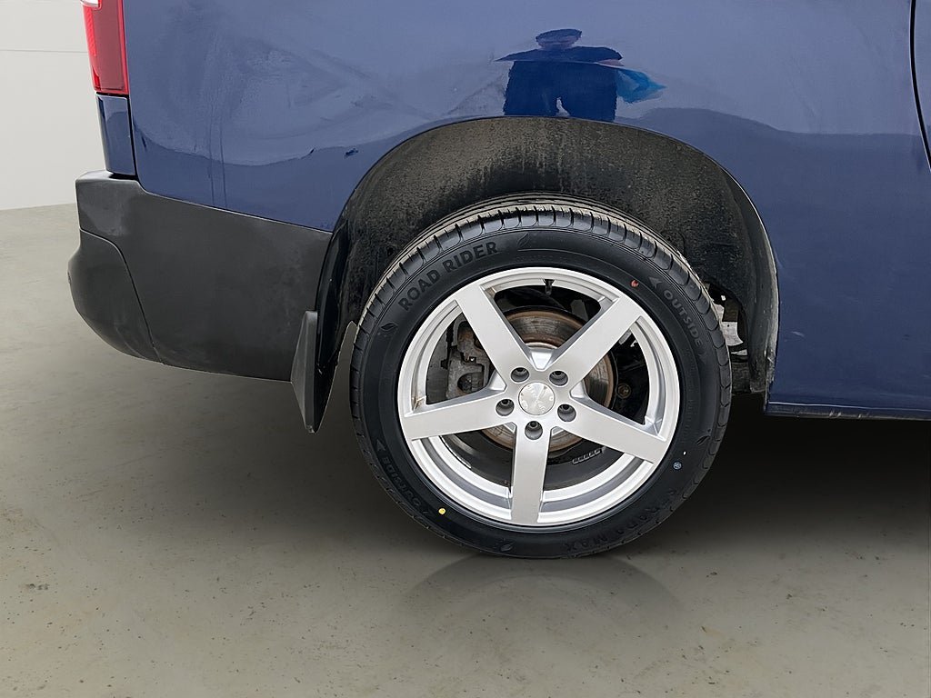 Vehicle Image 32