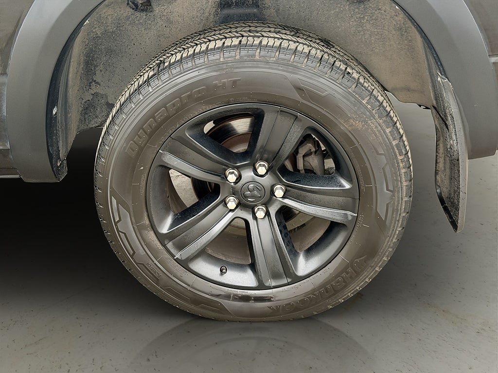 Vehicle Image 32