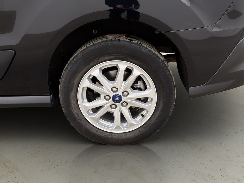 Vehicle Image 28