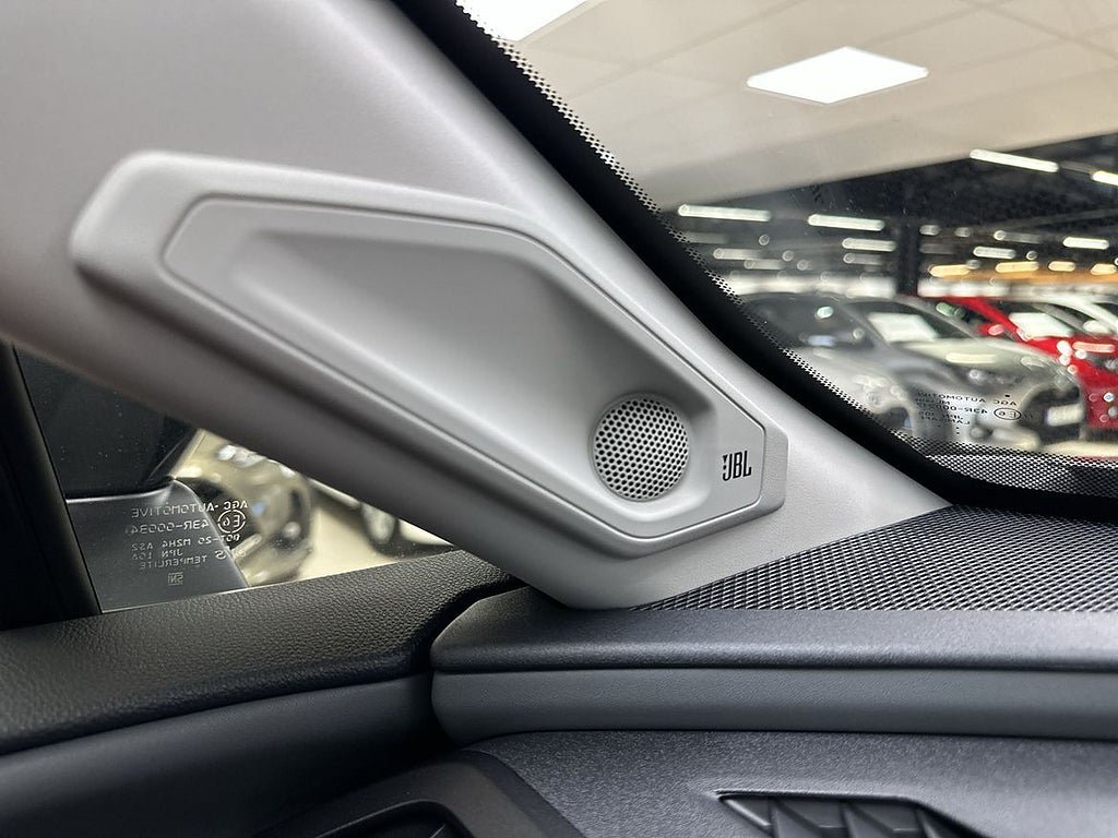 Vehicle Image 26