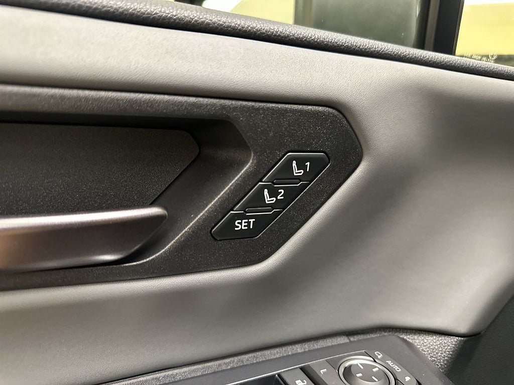 Vehicle Image 28