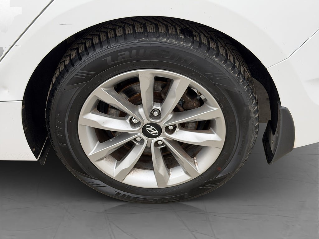 Vehicle Image 25