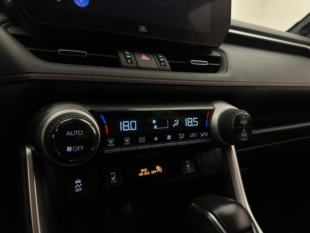 Vehicle Image 24