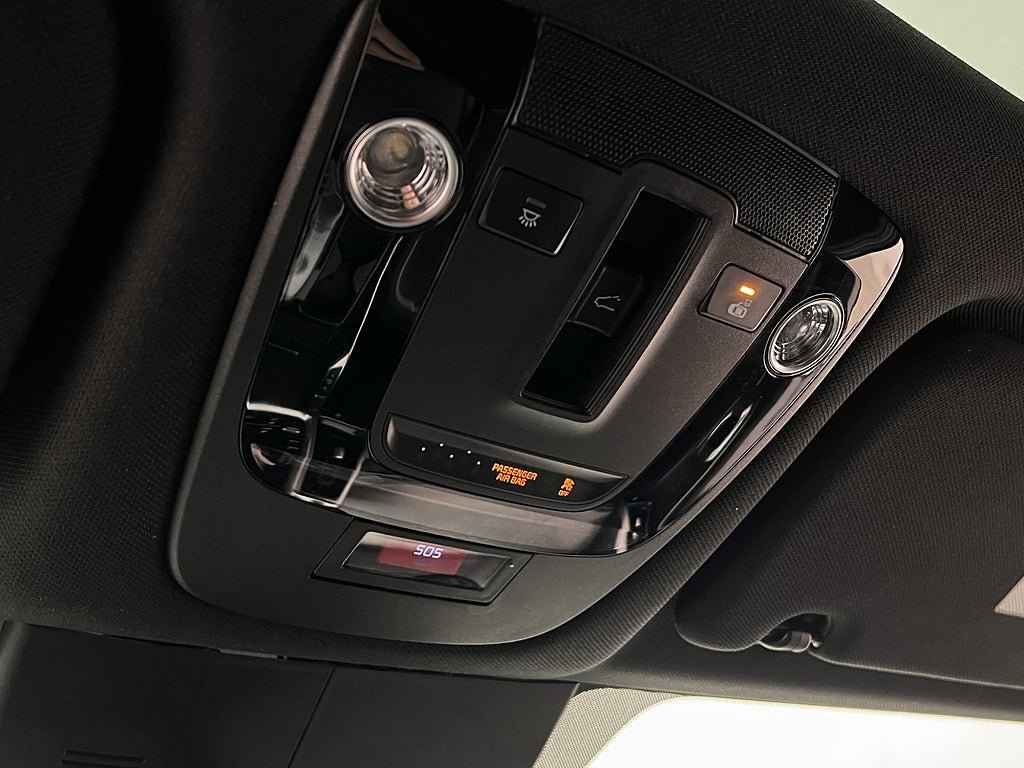 Vehicle Image 32