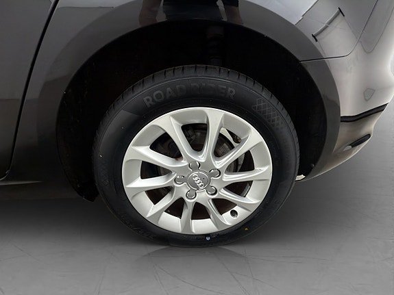Vehicle Image 25