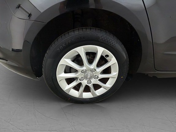 Vehicle Image 26