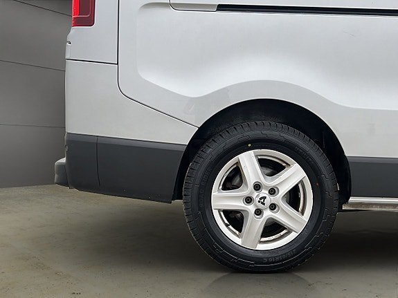 Vehicle Image 33