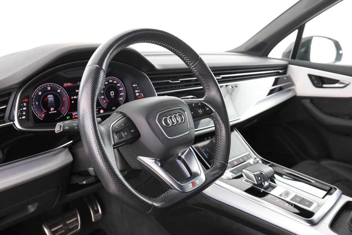 Vehicle Image 12