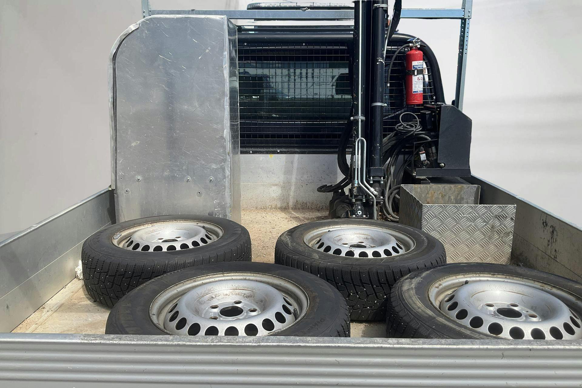 Vehicle Image 9