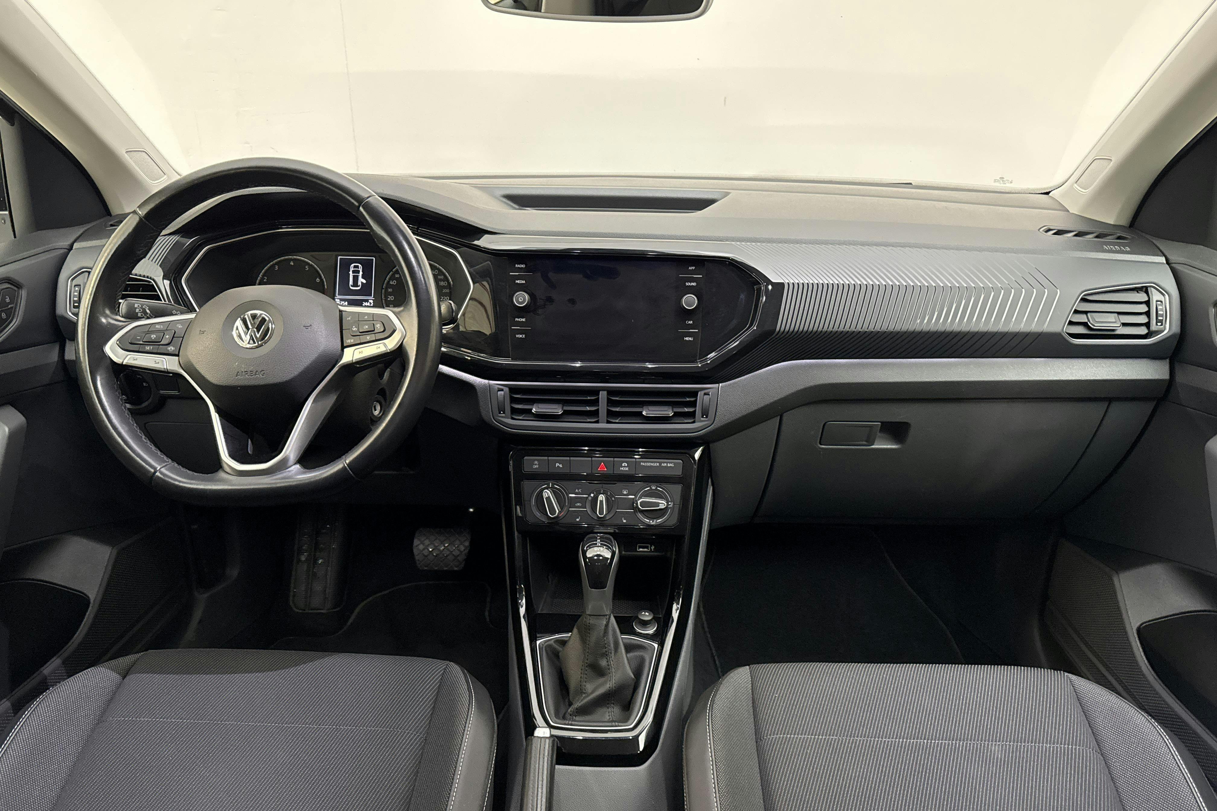 Vehicle Image 6