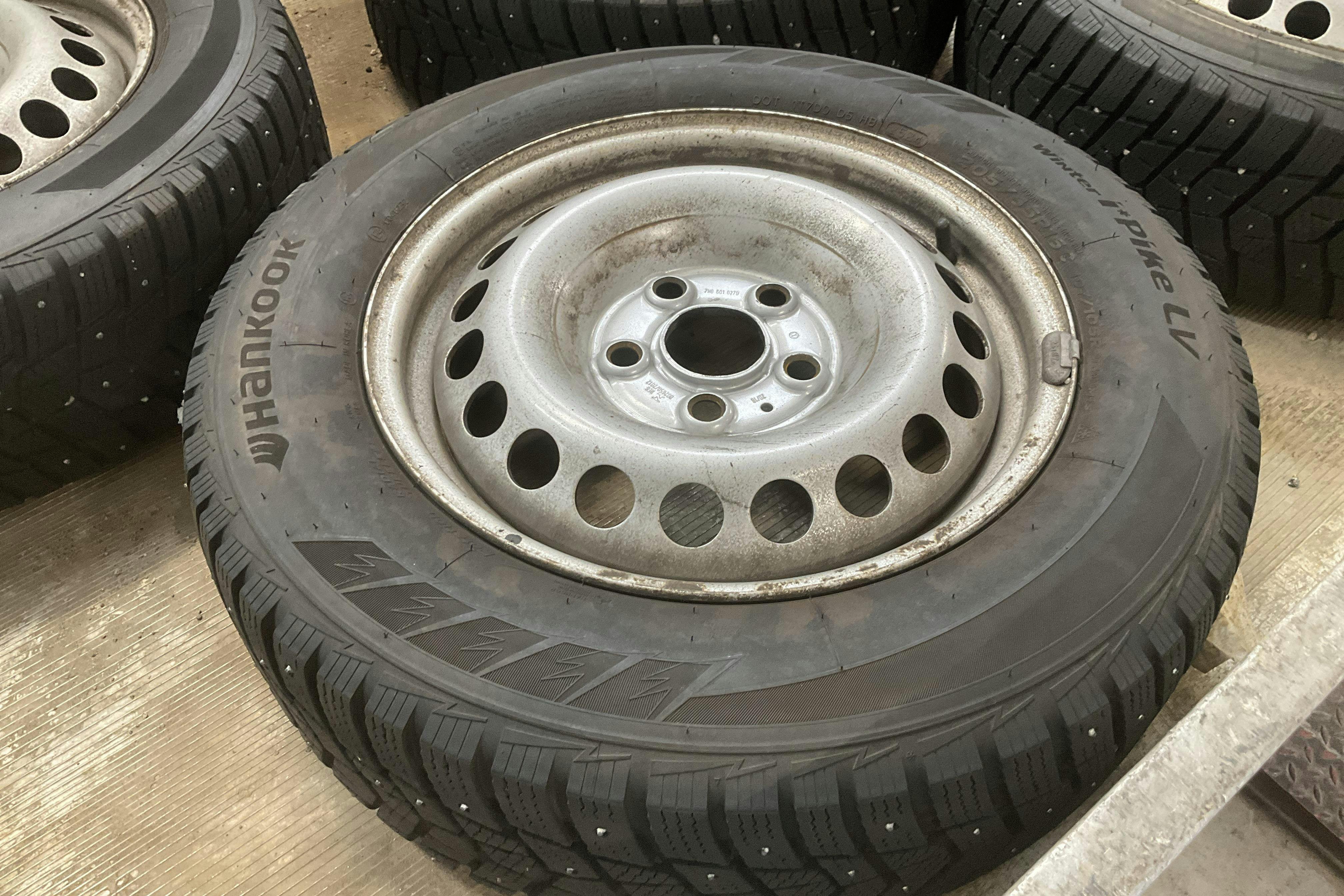 Vehicle Image 12
