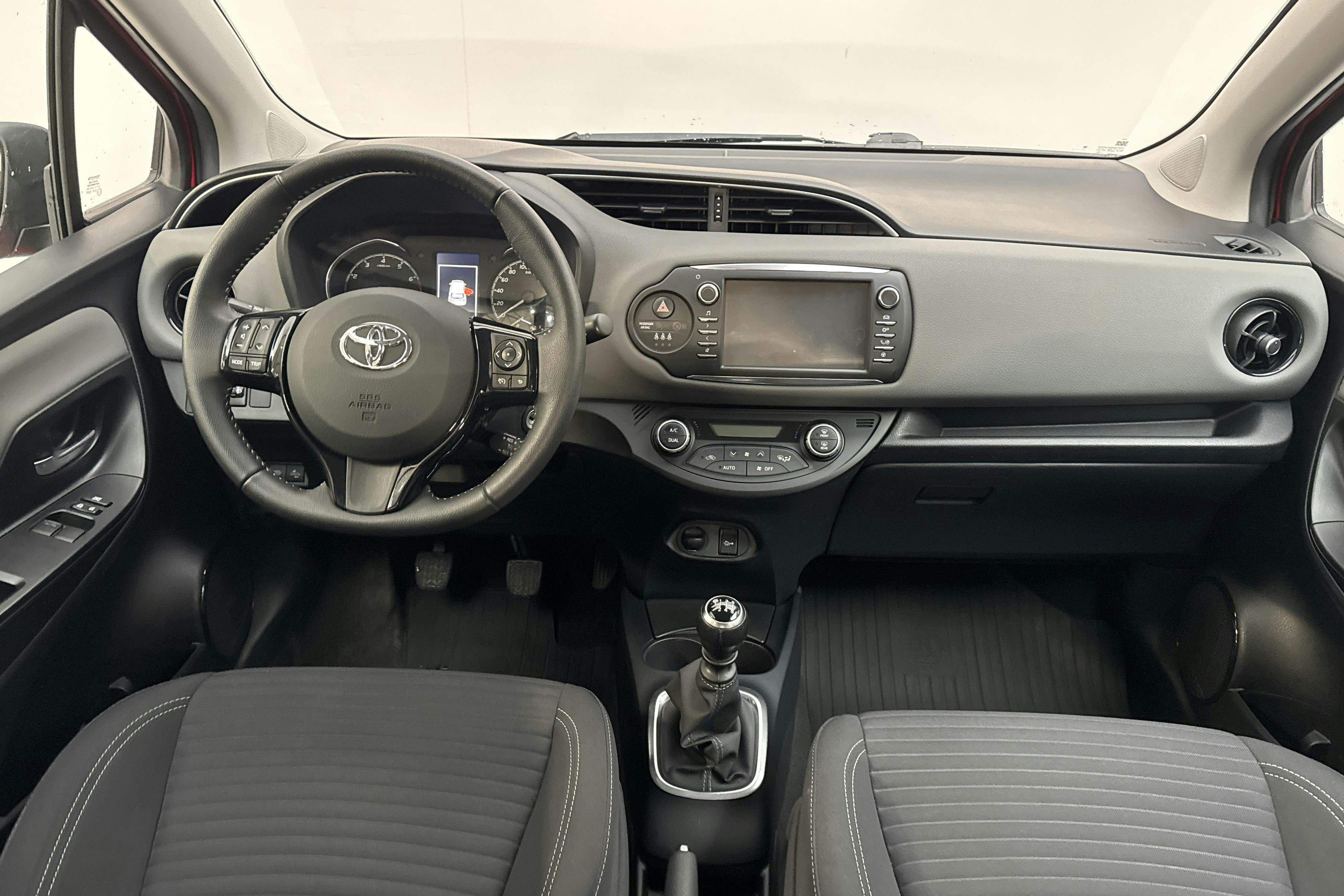 Vehicle Image 6