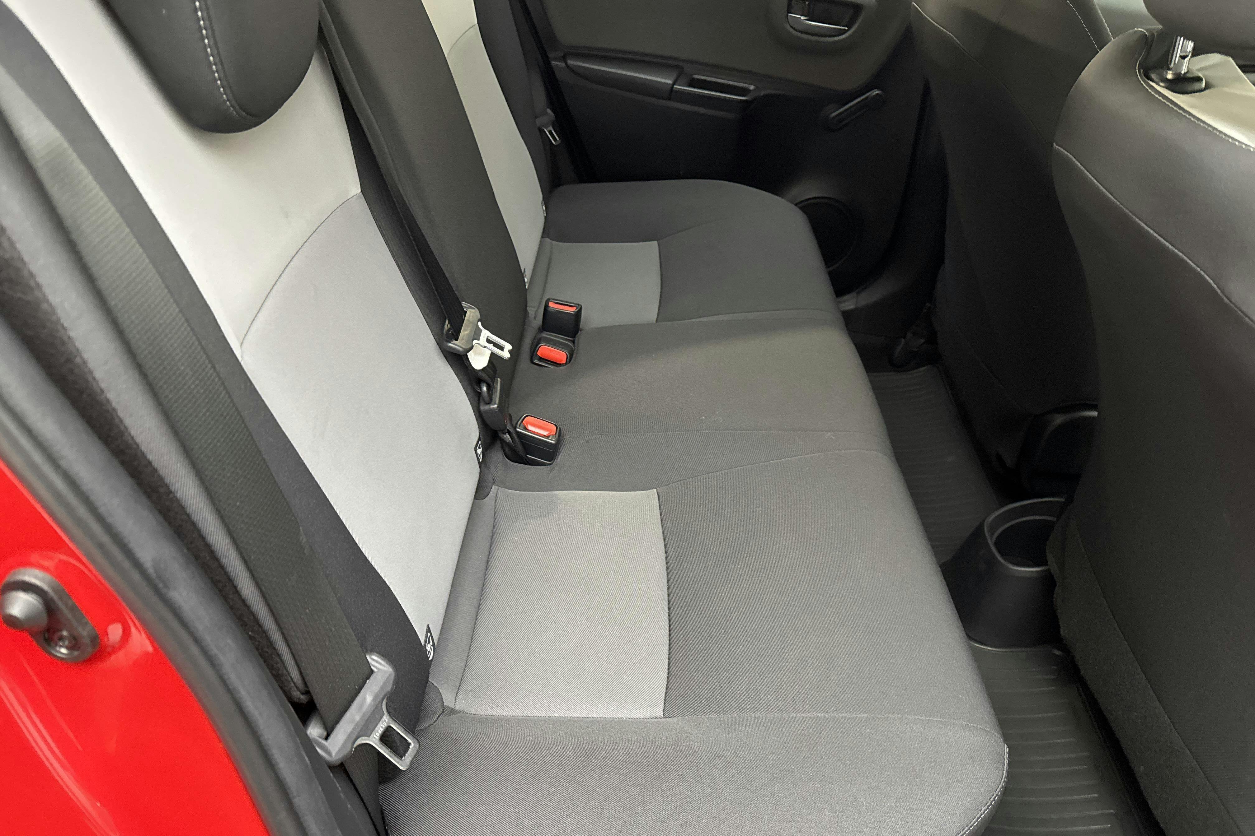Vehicle Image 8