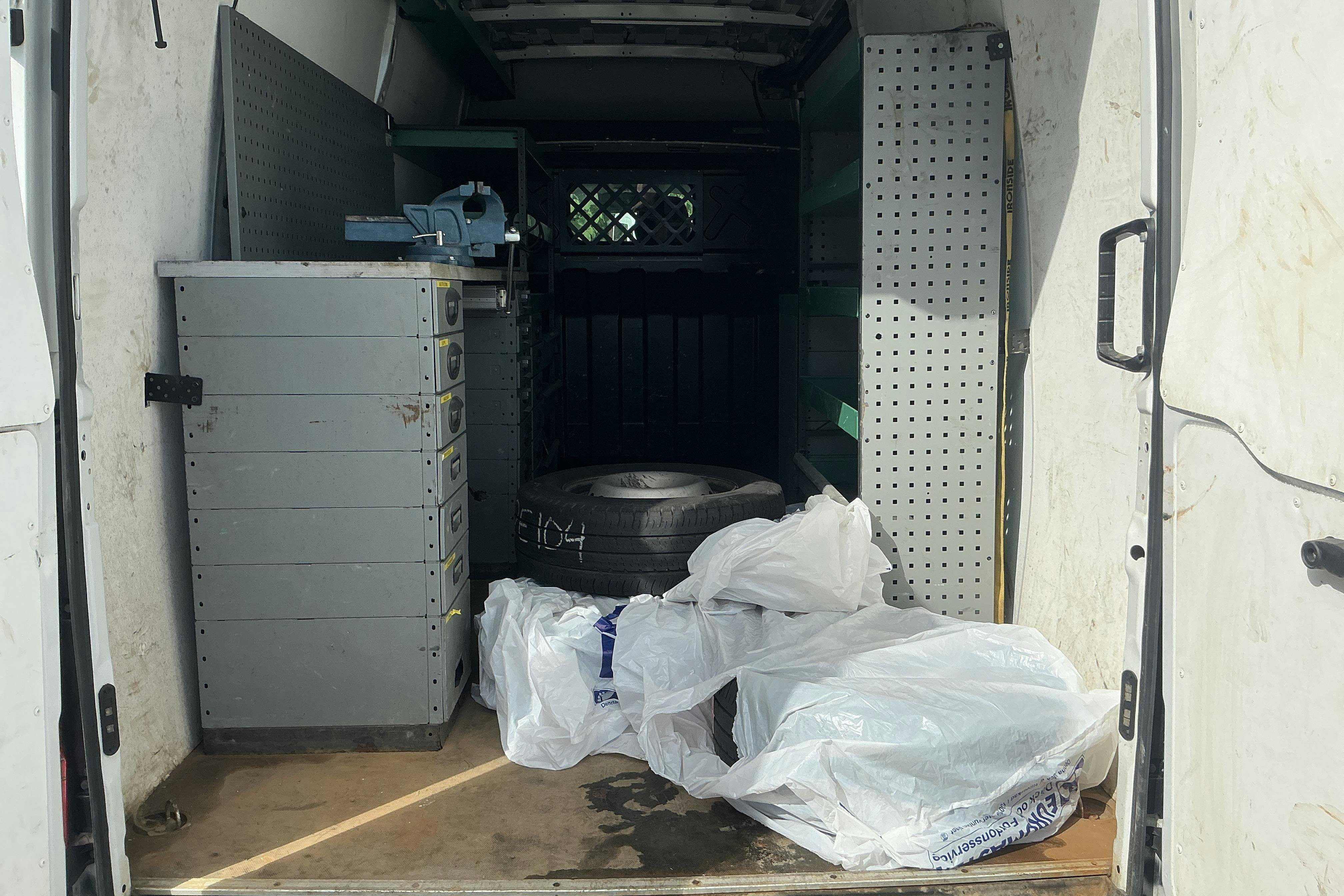 Vehicle Image 9