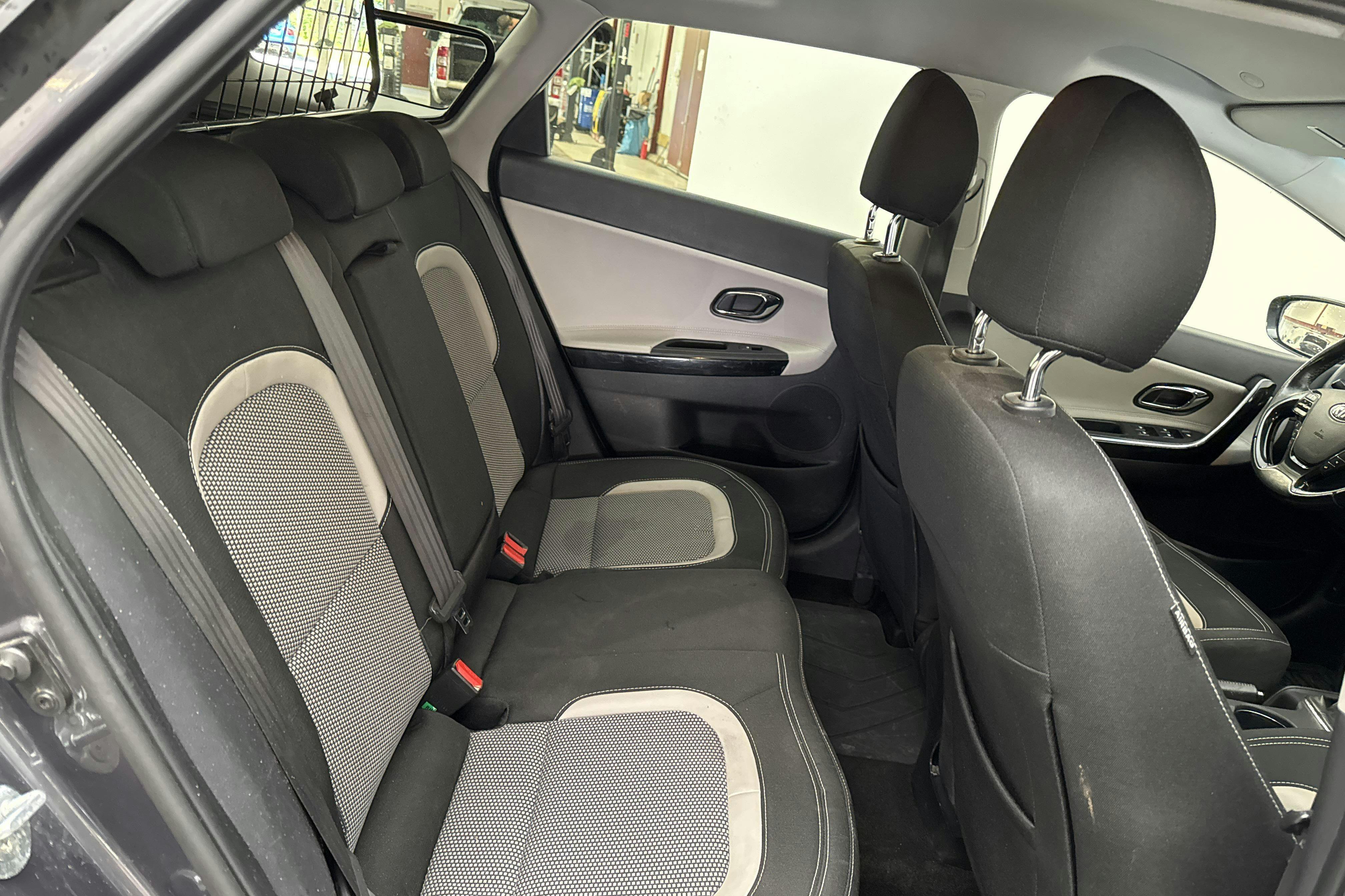 Vehicle Image 8