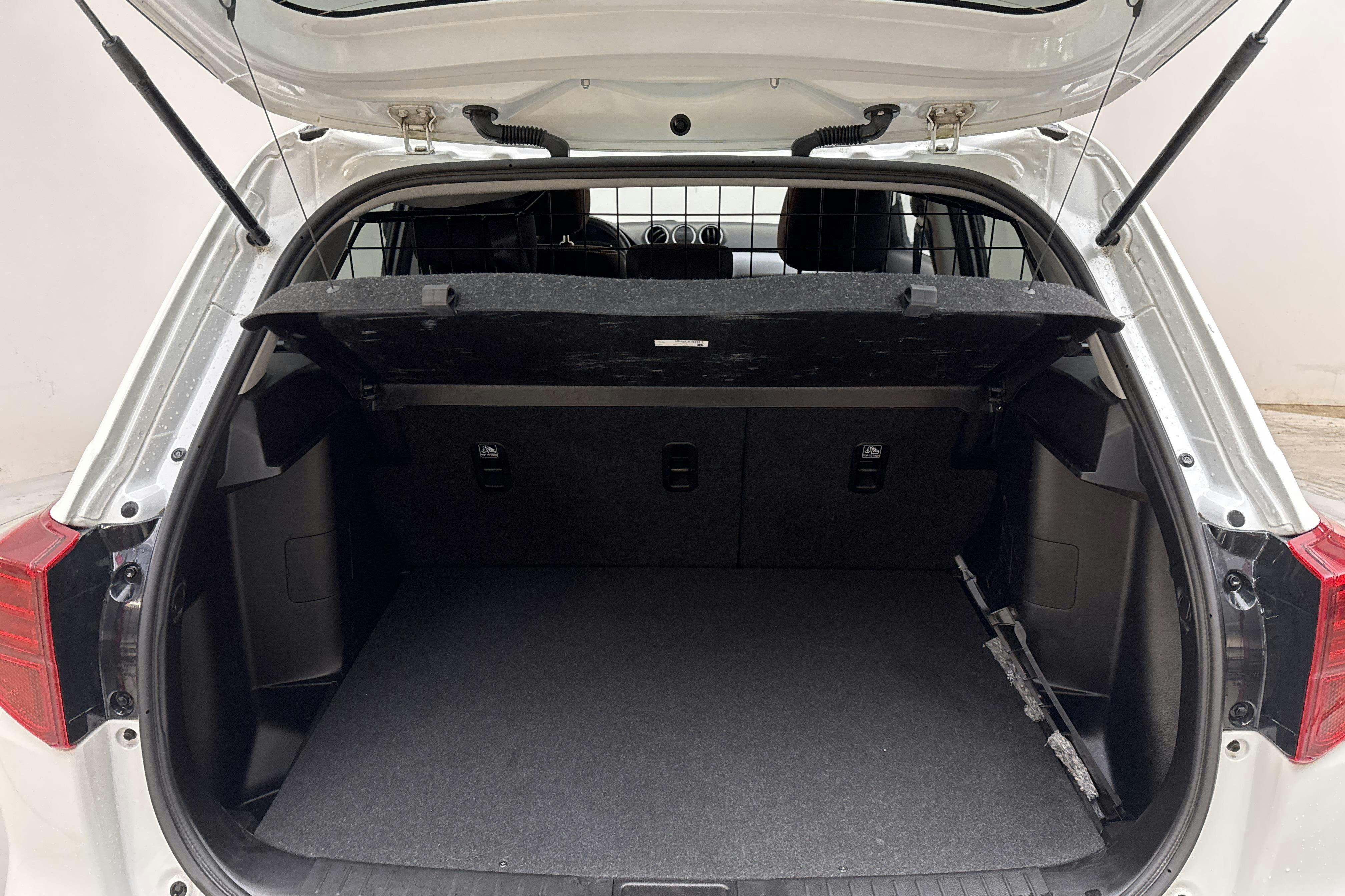 Vehicle Image 9