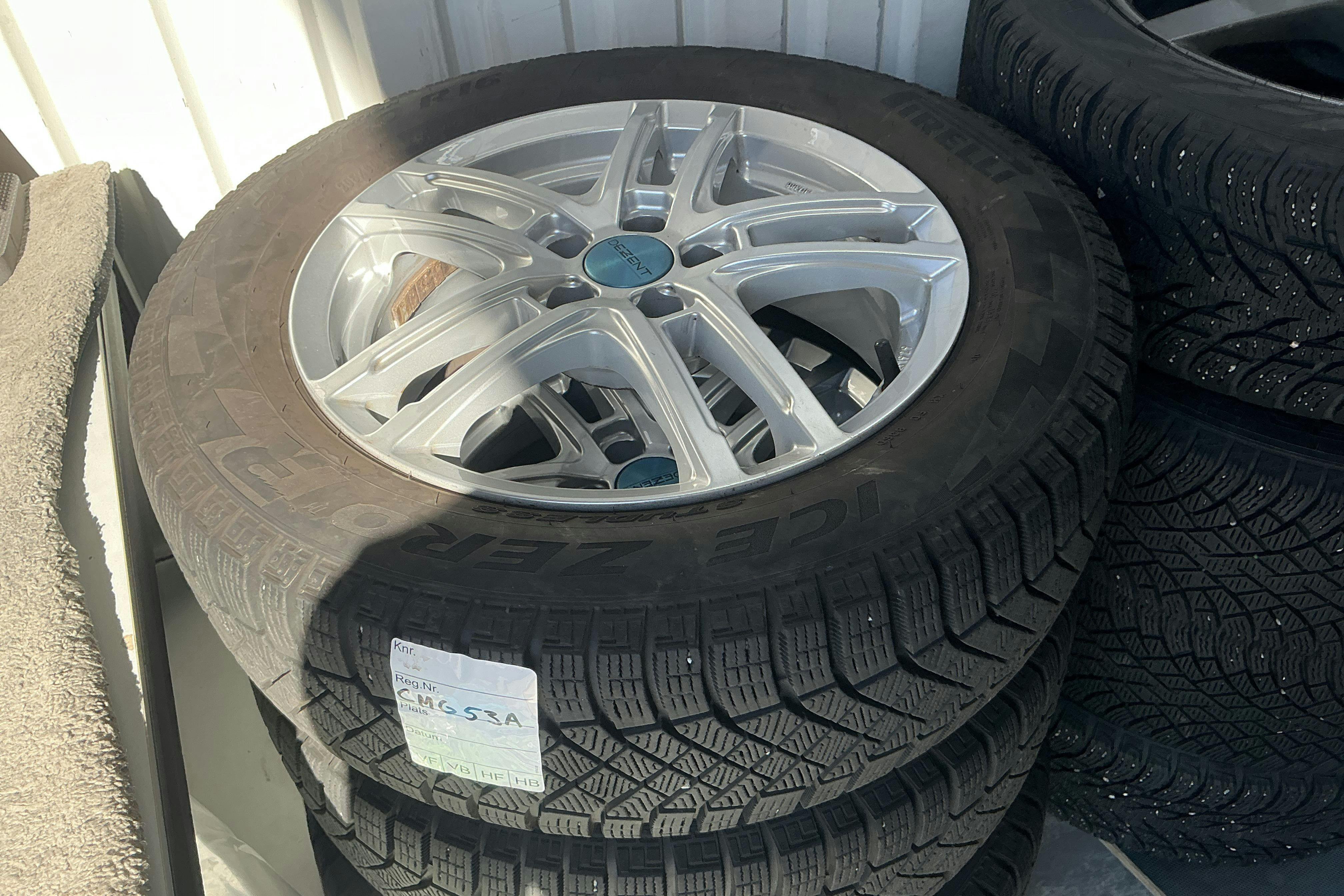 Vehicle Image 12
