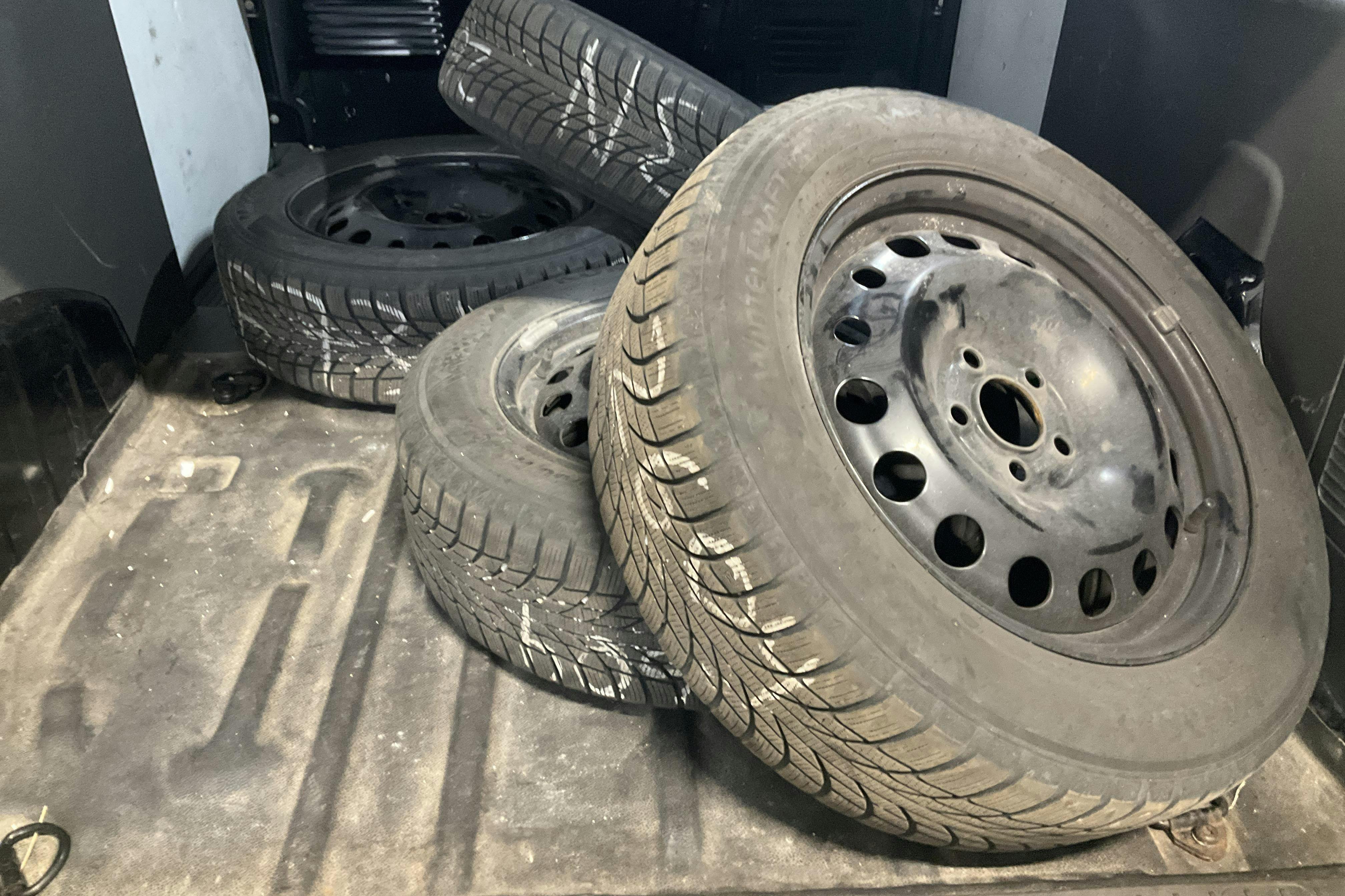 Vehicle Image 12