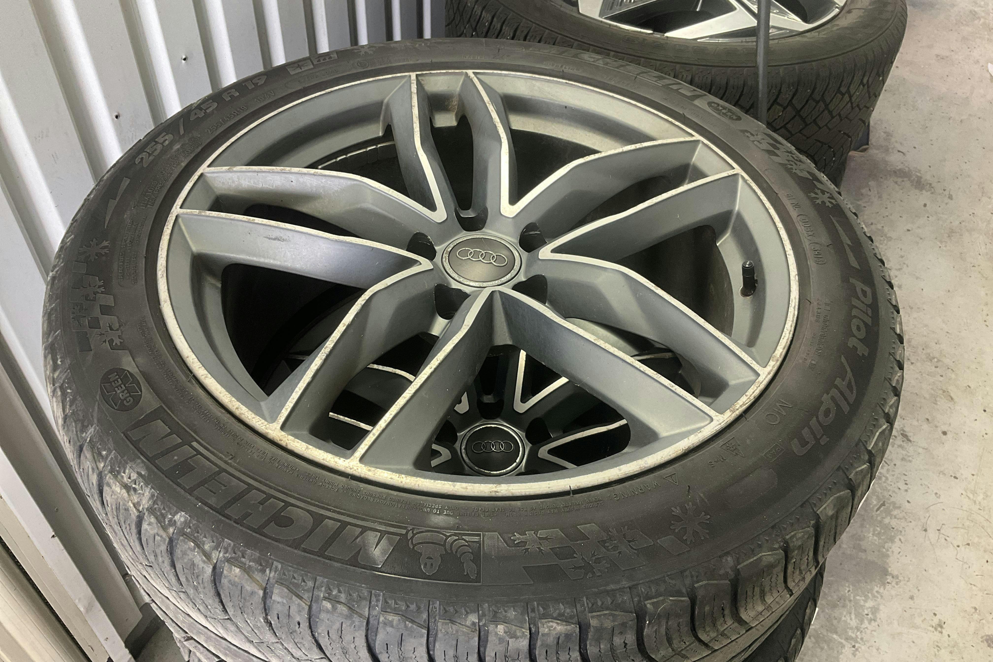 Vehicle Image 12