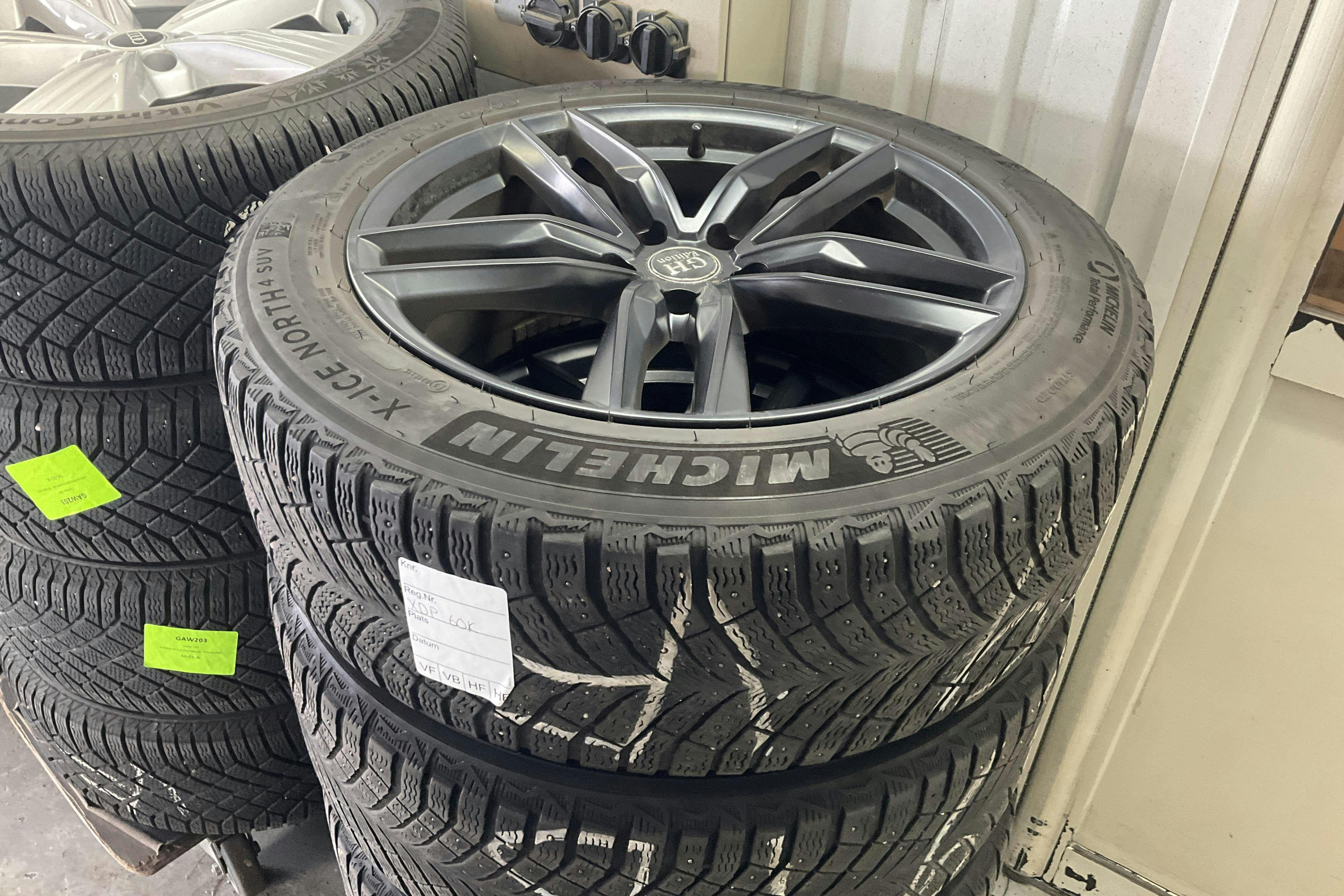 Vehicle Image 13