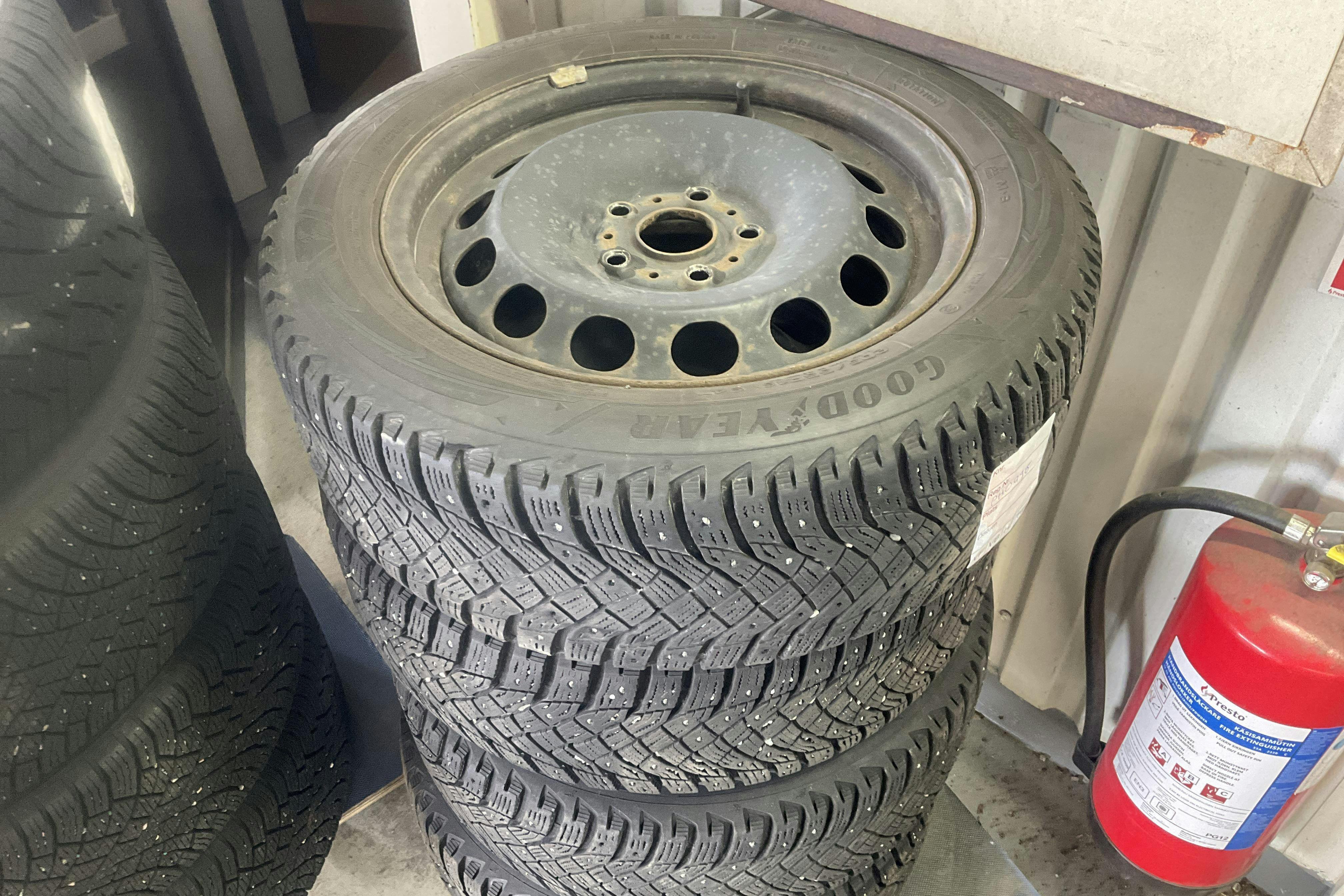 Vehicle Image 12