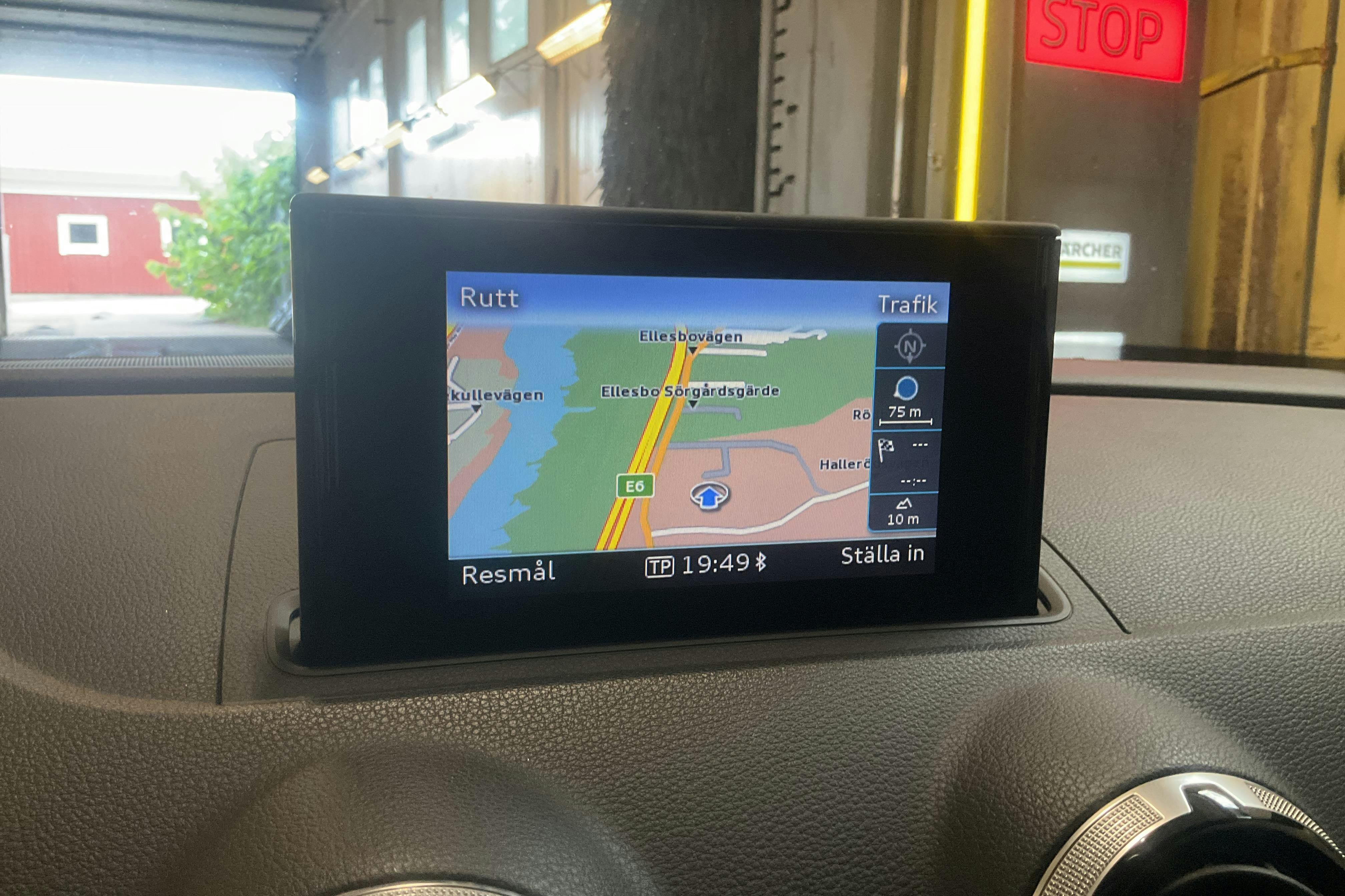 Vehicle Image 16