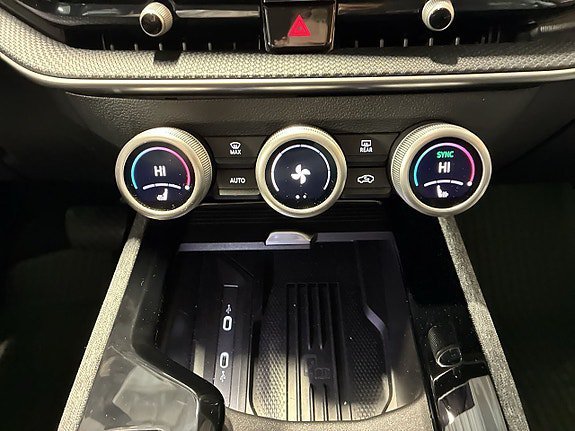 Vehicle Image 27